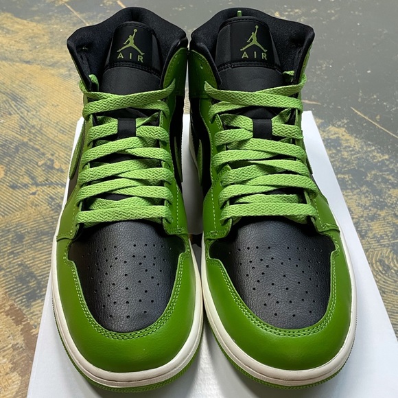 Air Jordan 1 Mid Retro Altitude Green BQ6472-031 WMNS Black - Picture 4 of 11